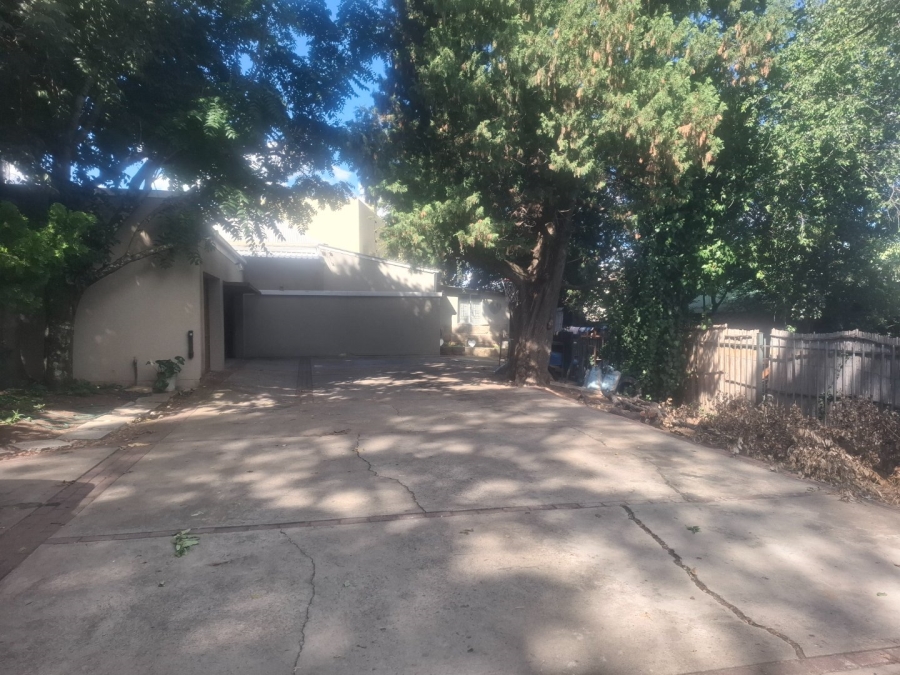 5 Bedroom Property for Sale in Kroonstad Central Free State